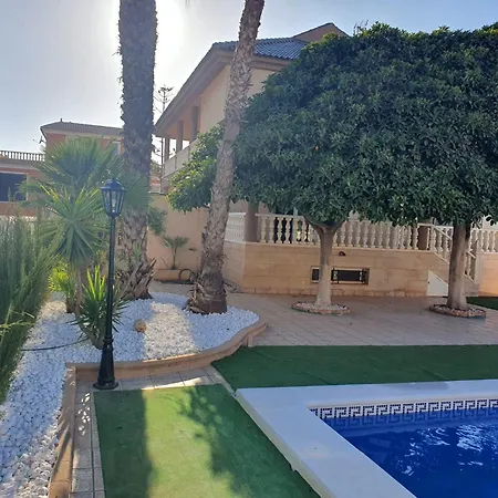 Espaciosa En Villa *